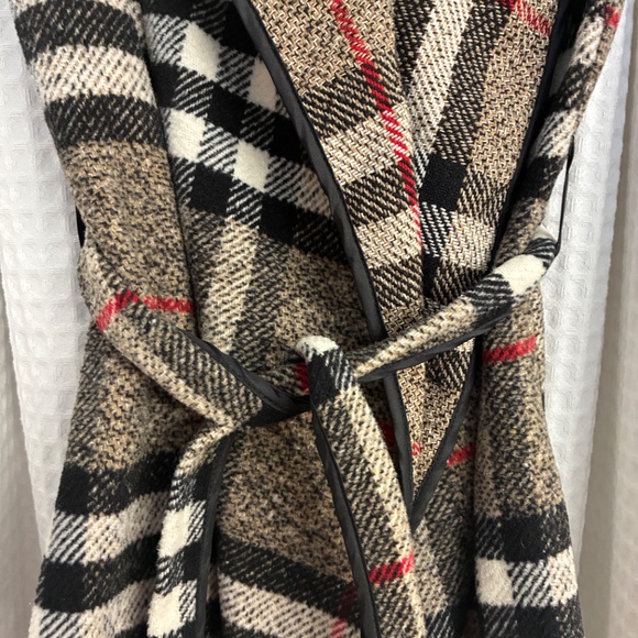 Uno Core Plaid Wrap Vest with Belt - Picture 5 of 10